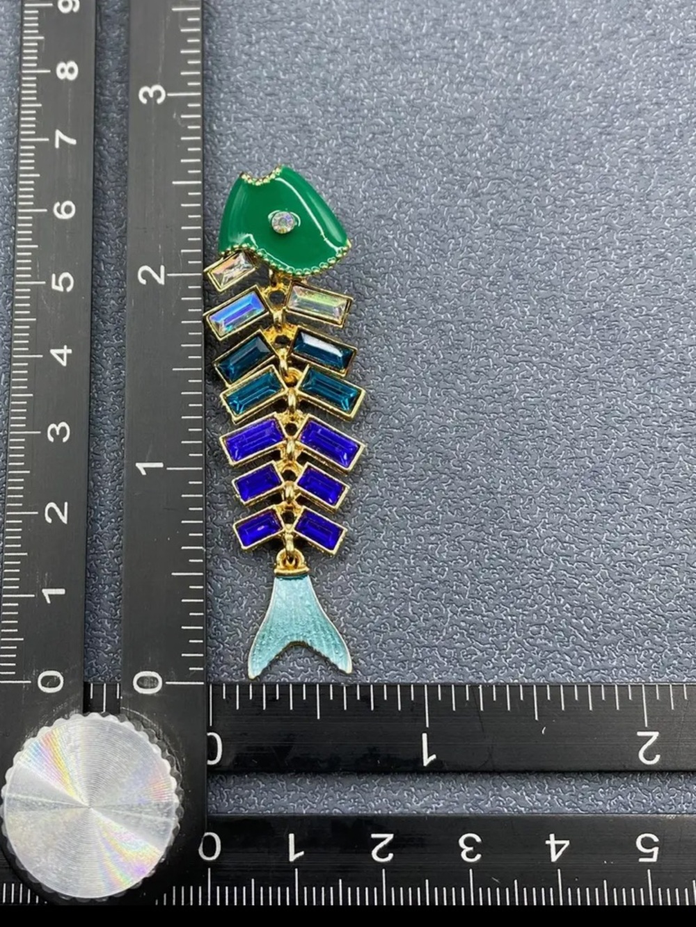 276. Rhinestone fishbone post earrings - Picture 4 of 4